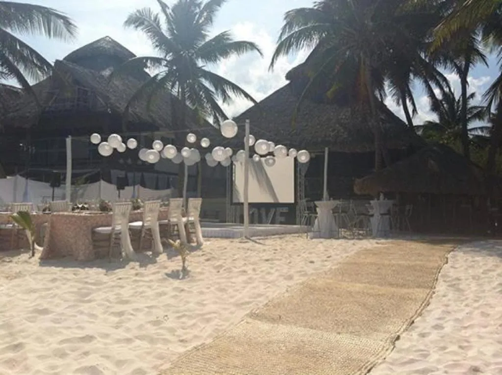 הקונטקטים של Akiin Beach Tulum